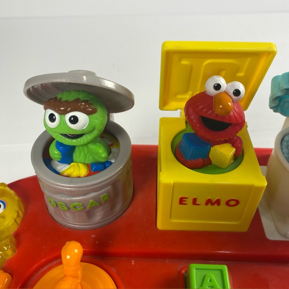 Vintage Retired Sesame Street Friends Pop Up Pals Musical Talking Toy 2002 - Picture 3 of 5